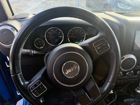 Used 2015 Jeep Wrangler Unlimited Sahara w/ Connectivity Group image 11