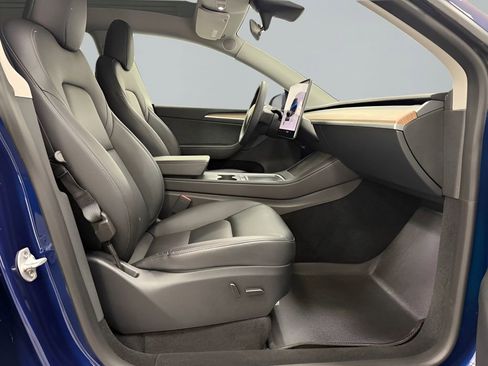 Used 2023 Tesla Model Y Long Range image 12