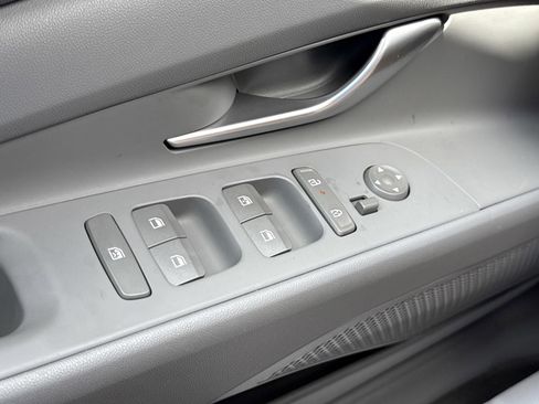 Certified 2025 Hyundai Elantra Sport image 16