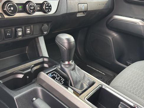 Used 2018 Toyota Tacoma SR5 image 25