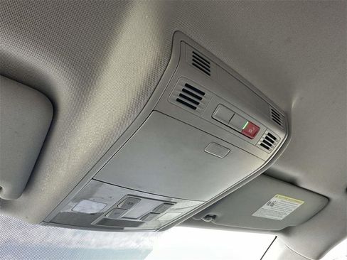 Used 2022 Volkswagen Taos SE image 29