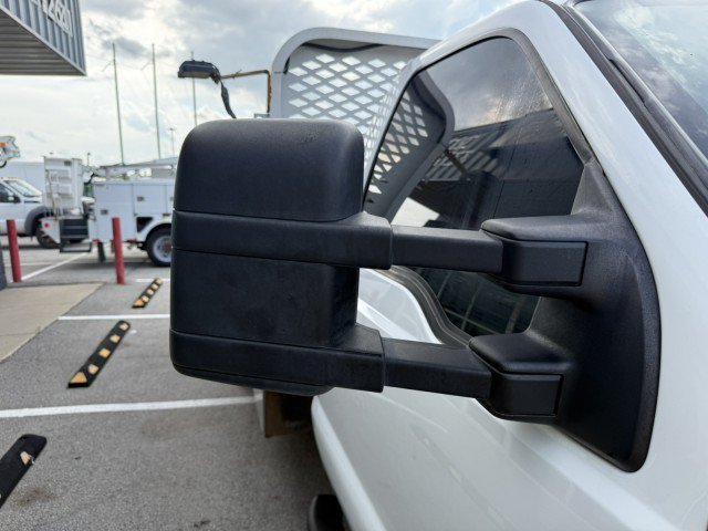Used 2015 Ford F550 4x4 Regular Cab Super Duty image 17