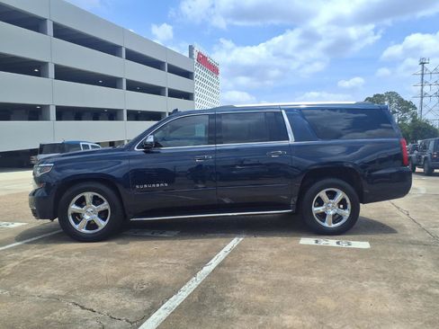 Used 2020 Chevrolet Suburban Premier w/ Max Trailering Package AWD/4WD image 6