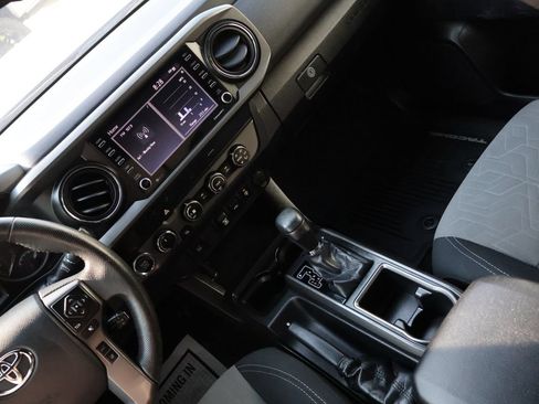 Used 2020 Toyota Tacoma TRD Off-Road AWD/4WD image 24