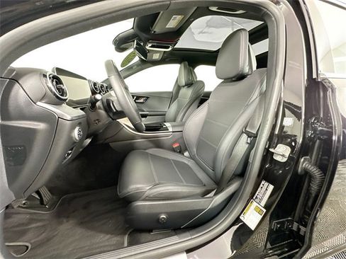 Used 2025 Mercedes-Benz C 300 4MATIC Sedan image 4