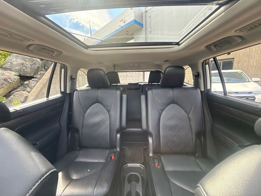 Used 2024 Toyota Highlander Platinum AWD/4WD image 22