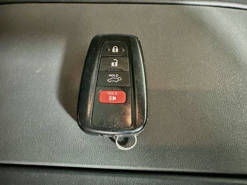 Used 2021 Toyota Highlander XLE FWD image 43