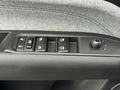 Used 2025 Jeep Compass Latitude AWD/4WD image 23