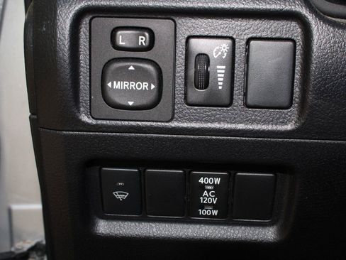 Used 2016 Toyota 4Runner SR5 AWD/4WD image 9
