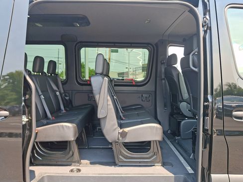 Used 2022 Mercedes-Benz Sprinter 2500 image 10