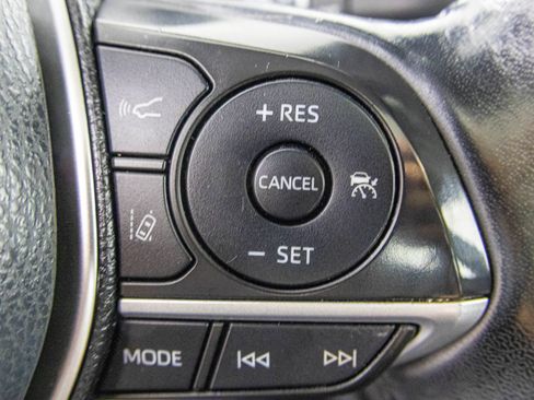 Used 2021 Toyota Camry XLE FWD image 31