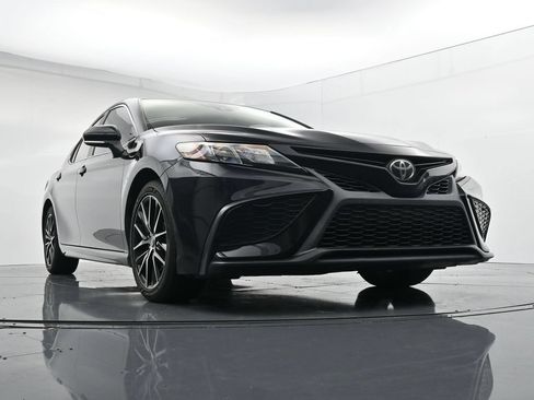 Used 2022 Toyota Camry SE FWD image 24
