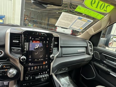 Used 2019 RAM 1500 Laramie AWD/4WD image 13