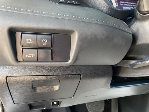 Used 2024 Toyota Highlander LE FWD image 57
