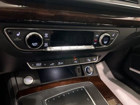 Used 2020 Audi Q5 e Premium Plus AWD/4WD image 29