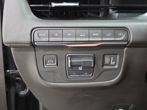 Used 2021 Cadillac Escalade Sport Platinum w/ LPO, ONYX Package AWD/4WD image 23