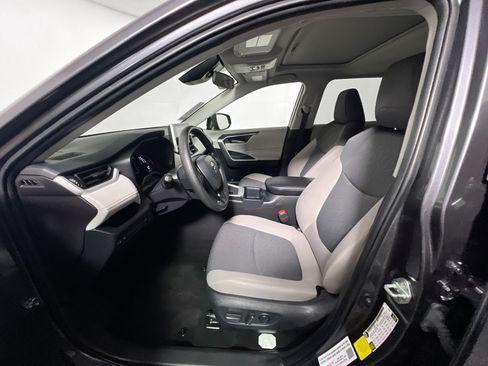 Used 2025 Toyota RAV4 XLE w/ Convenience Package FWD image 14