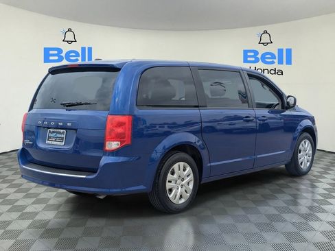 Used 2018 Dodge Grand Caravan SE FWD image 4