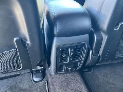 Used 2017 Jeep Grand Cherokee Altitude image 26