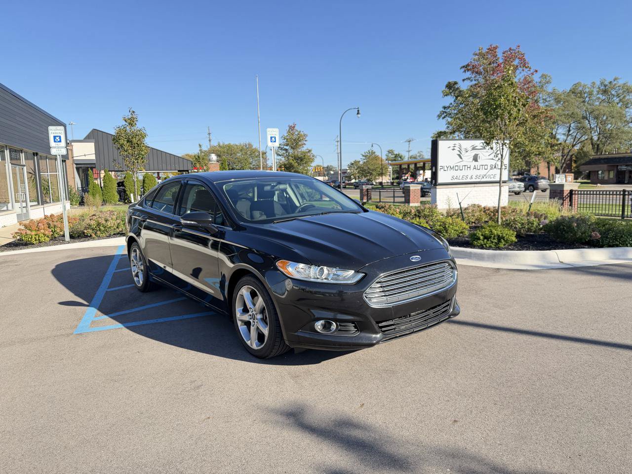 Used 2014 Ford Fusion SE FWD image 3