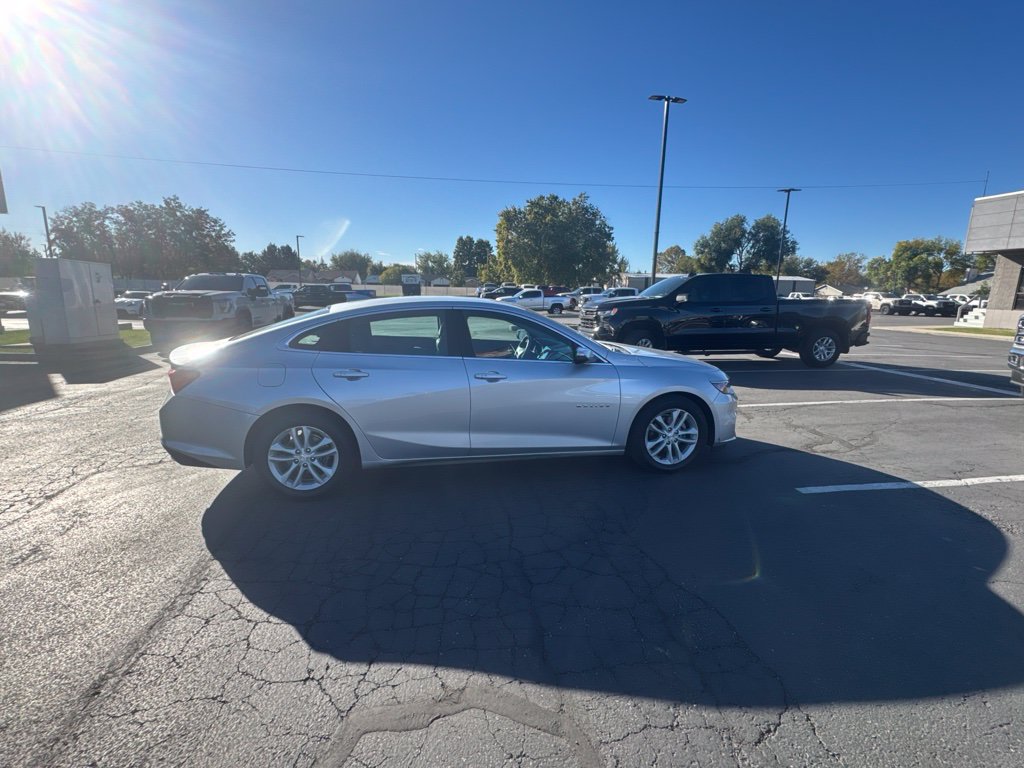 Used 2016 Chevrolet Malibu LT w/ Leather Package FWD image 4