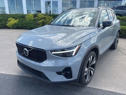 Used 2024 Volvo XC40 B5 Ultimate w/ Protection Package Premier AWD/4WD image 2