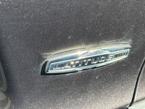 Used 2021 Jeep Cherokee Latitude Lux w/ Comfort/Convenience Group image 10