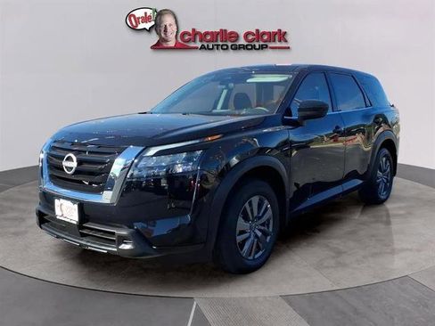 Certified 2025 Nissan Pathfinder S image 1