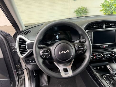 Used 2025 Kia Soul LX w/ LX Technology Package image 28