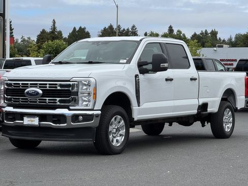 Used 2023 Ford F250 XLT AWD/4WD image 9