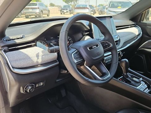 Used 2025 Jeep Compass Latitude AWD/4WD image 15