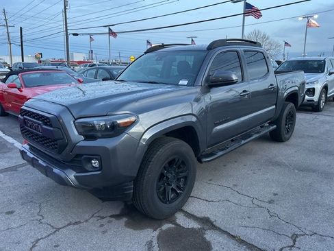 Used 2018 Toyota Tacoma SR w/ SR Convenience Package image 3
