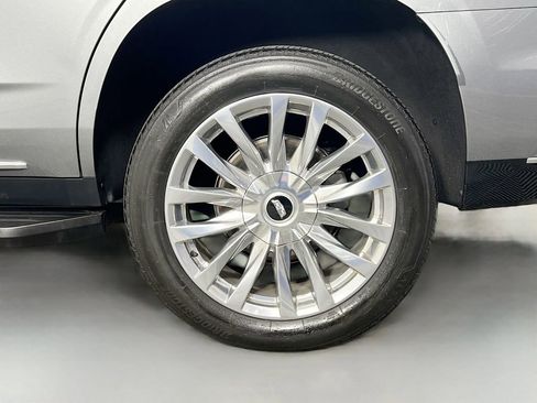 Used 2023 Cadillac Escalade Premium Luxury AWD/4WD image 33