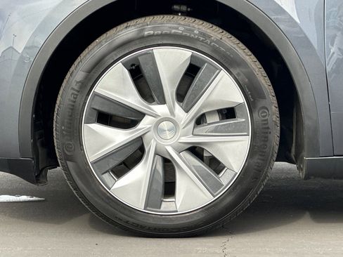 Used 2022 Tesla Model Y Long Range AWD/4WD image 25
