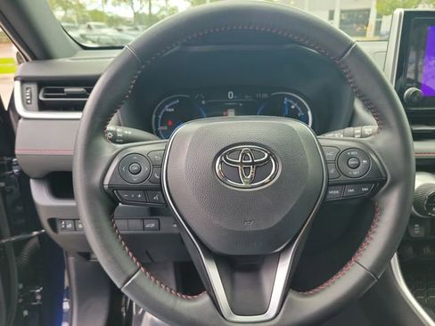 Used 2025 Toyota RAV4 SE image 15