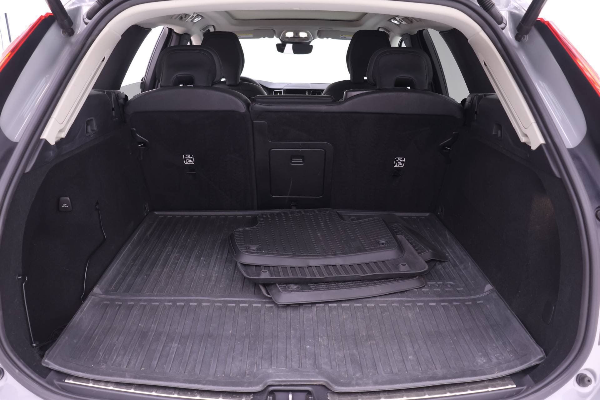 Certified 2024 Volvo XC60 T8 Plus w/ Climate Package AWD/4WD image 19