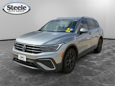 Used 2024 Volkswagen Tiguan SE FWD image 1