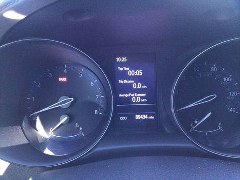 Used 2020 Toyota C-HR Limited image 14