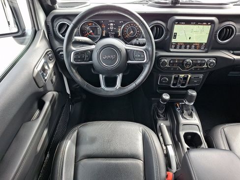 Used 2018 Jeep Wrangler Unlimited Sahara AWD/4WD image 11