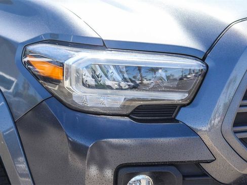 Used 2022 Toyota Tacoma TRD Sport w/ Technology Package image 8