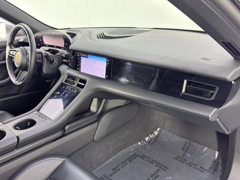 Used 2021 Porsche Taycan image 14