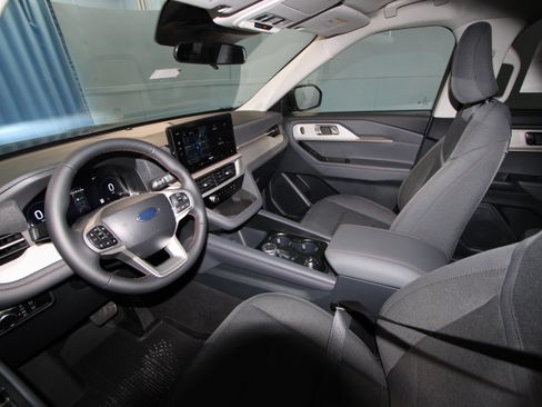 New 2026 Ford Explorer Active AWD/4WD image 2