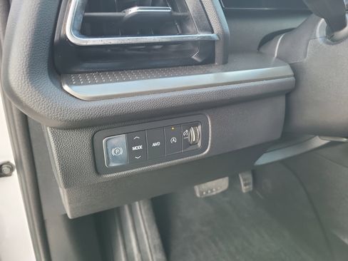 Used 2024 Chevrolet Traverse LT image 17