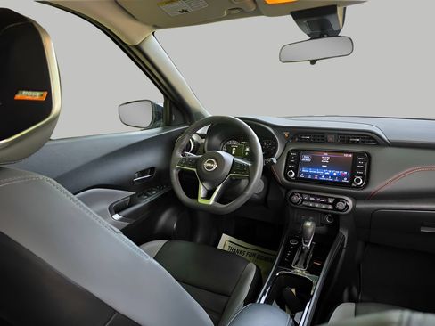 Used 2023 Nissan Kicks SR w/ SR Premium Package FWD image 9