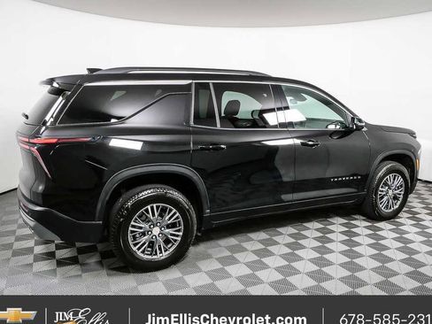 Certified 2025 Chevrolet Traverse LT FWD image 2
