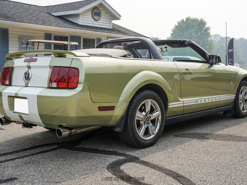 Used 2005 Ford Mustang Convertible RWD image 8