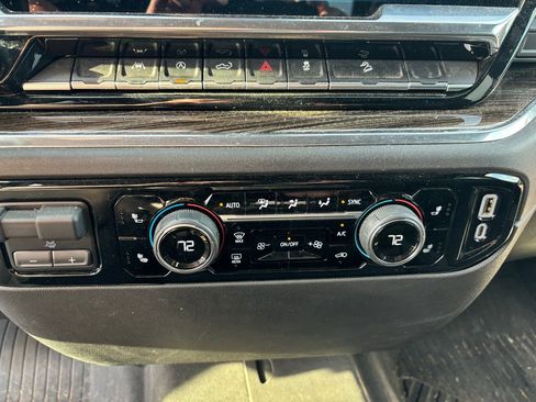 Used 2023 Chevrolet Silverado 1500 RST AWD/4WD image 16