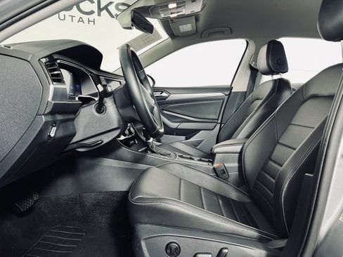 Used 2024 Volkswagen Jetta SE image 7