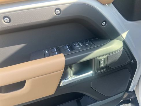 New 2026 Land Rover Defender 110 X-Dynamic SE AWD/4WD image 11