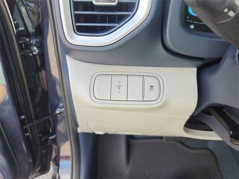 New 2025 Hyundai Venue Limited image 24